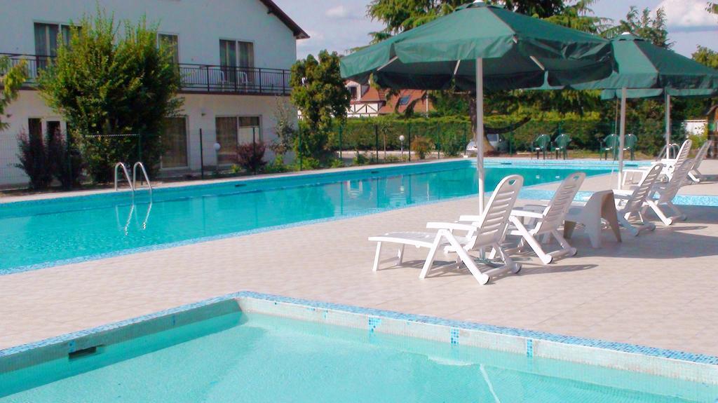 Motel Des Bruyeres Lamotte-Beuvron Exterior photo